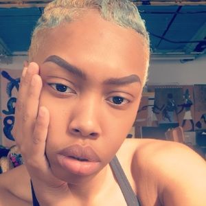 Meet your Posher, Dayona